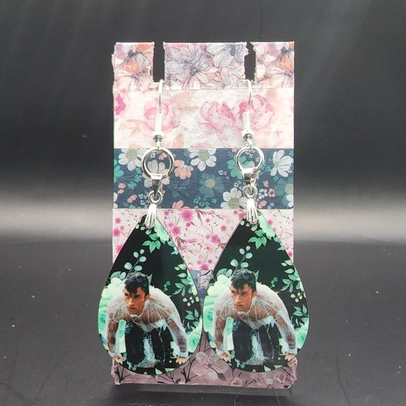 Teardrop Earring: Anthony Bridgerton - Picture 1 of 1